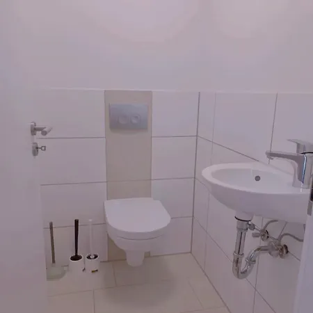 Messe Duesseldorf Und Essen Flughafen Homestay *