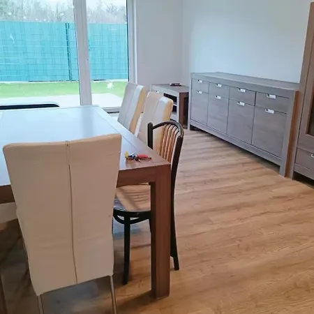 Messe Duesseldorf Und Essen Flughafen Homestay *
